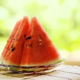 果物を食べて元気になる