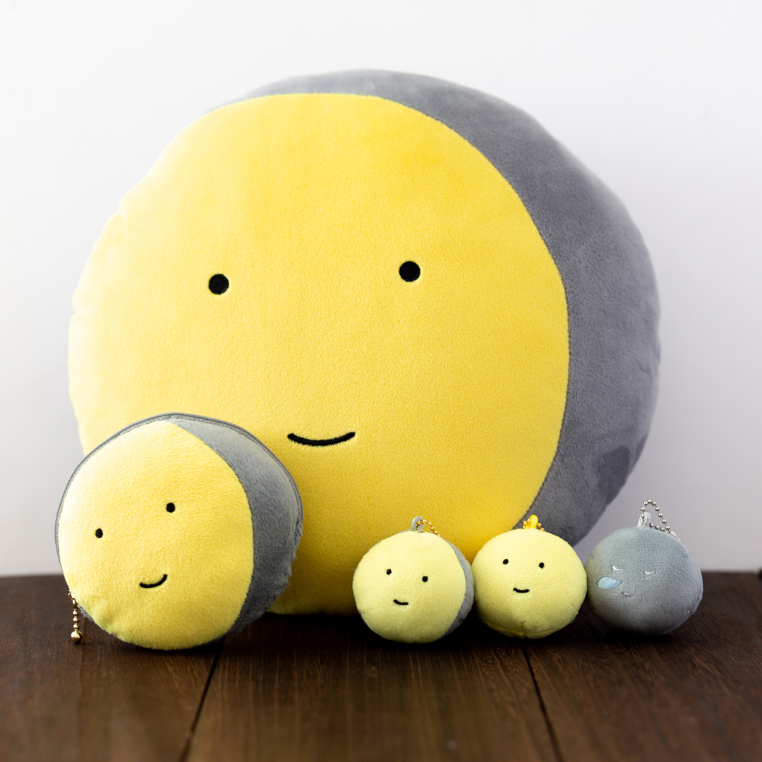 クッションやポーチとならべて親子のように楽しめます