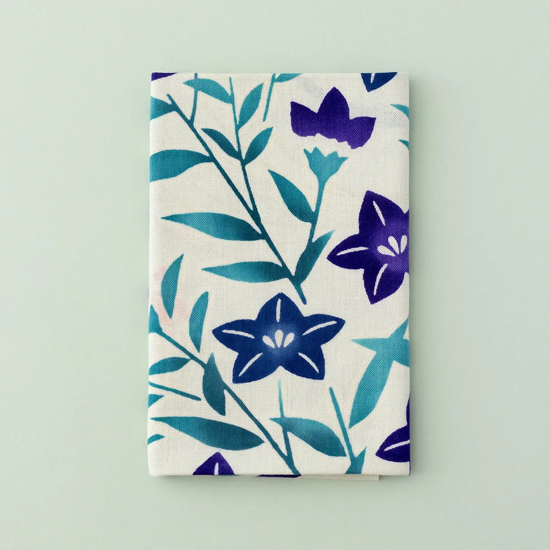 注染手ぬぐい「秋草桔梗」 / かまわぬ｜暦生活｜日本の季節を楽しむ暮らし