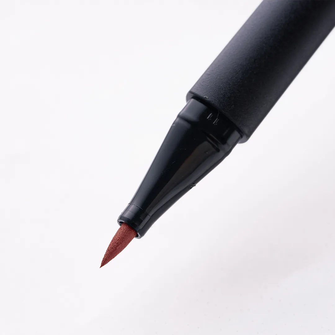 極細のブラッシュタイプのペン先