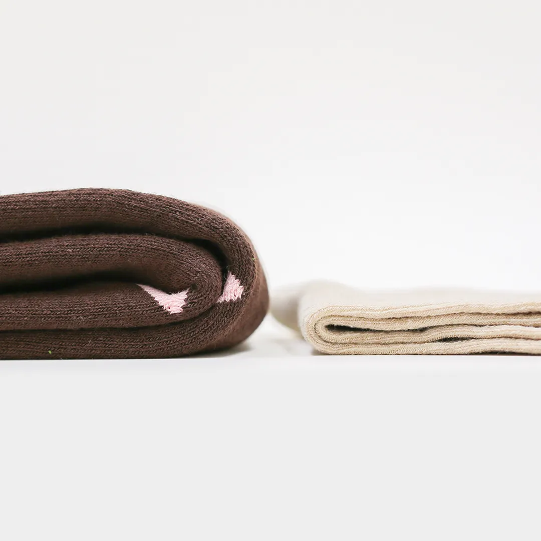 源氏物語 IROAWASE 靴下との厚さ比較