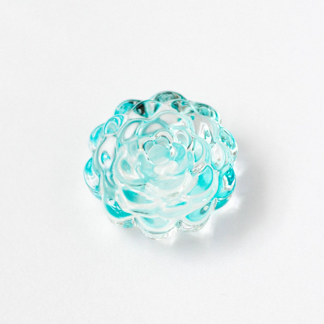 重ね菊（水色）