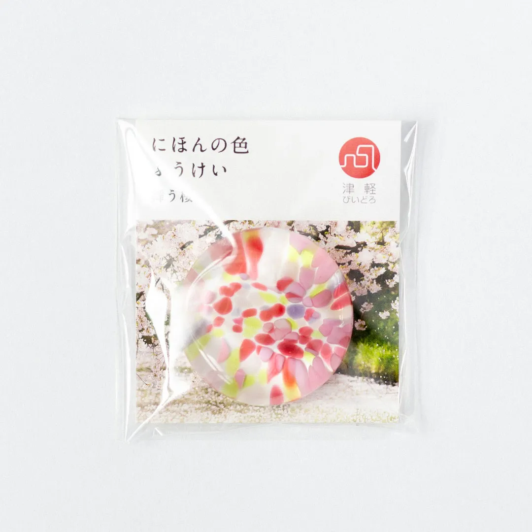 舞う桜